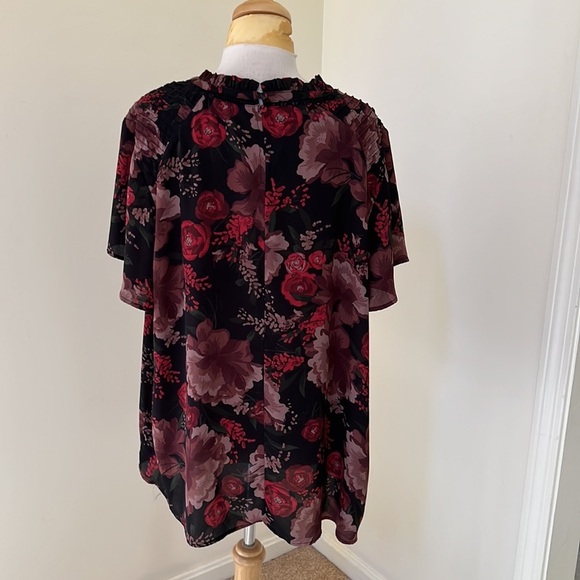 Torrid 3X black floral ruffled shirt sleeve blouse with tiny pleats. - Picture 3 of 9